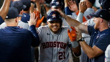 Astros smack 5 HRs off Rangers, join M's atop AL West