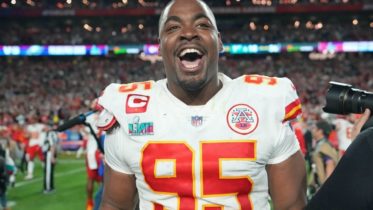 Chiefs' Travis Kelce pleads with Chris Jones to end holdout