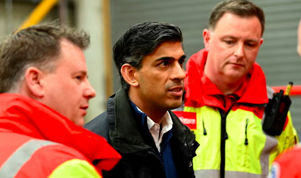 Rishi Sunak visits Northern Ireland to meet new power-sharing executive