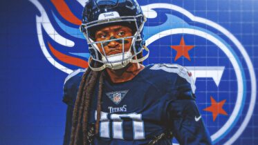 Titans receiver DeAndre Hopkins injures knee but won't require surgery